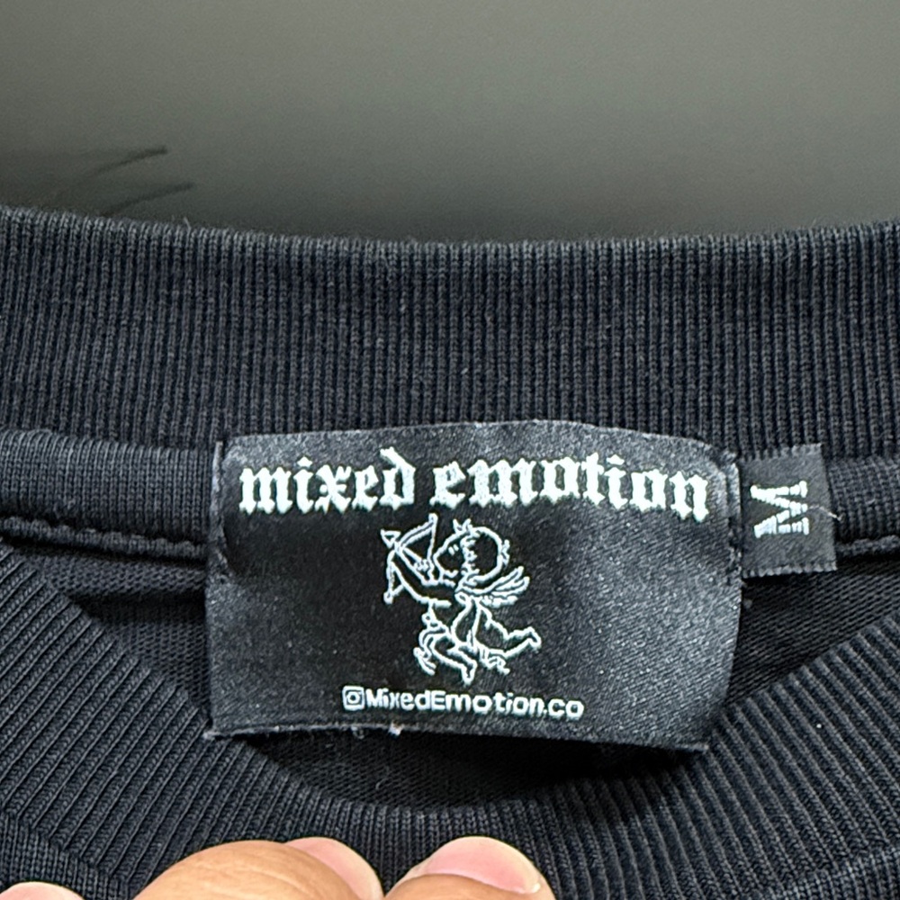 Mixed Emotions Street Wear SZ M Black and Yellow Graphic T-Shirt - Picture 2 of 9